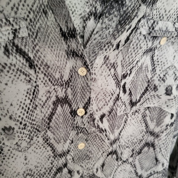 Apt. 9 Large Snakeprint Chiffon Henley Roll Tab Blouse Top Shirt Gray - Picture 5 of 13